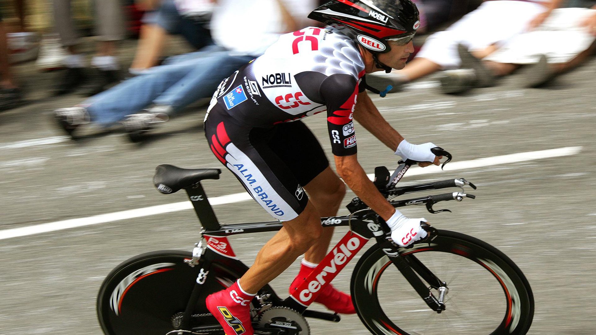 校园体育活动促进团队协作，学校体育团体凝聚力发展的途径和方法