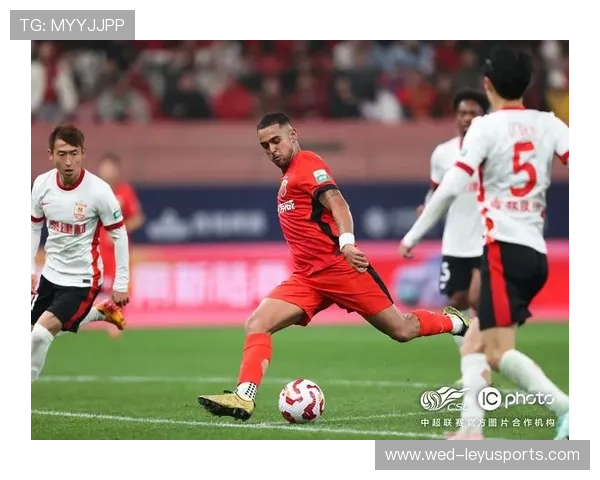 上海海港莱昂纳多边路连续突破，挑战自我再创辉煌