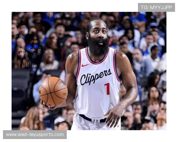 哈登终场前命中关键一球，76人笑纳胜果