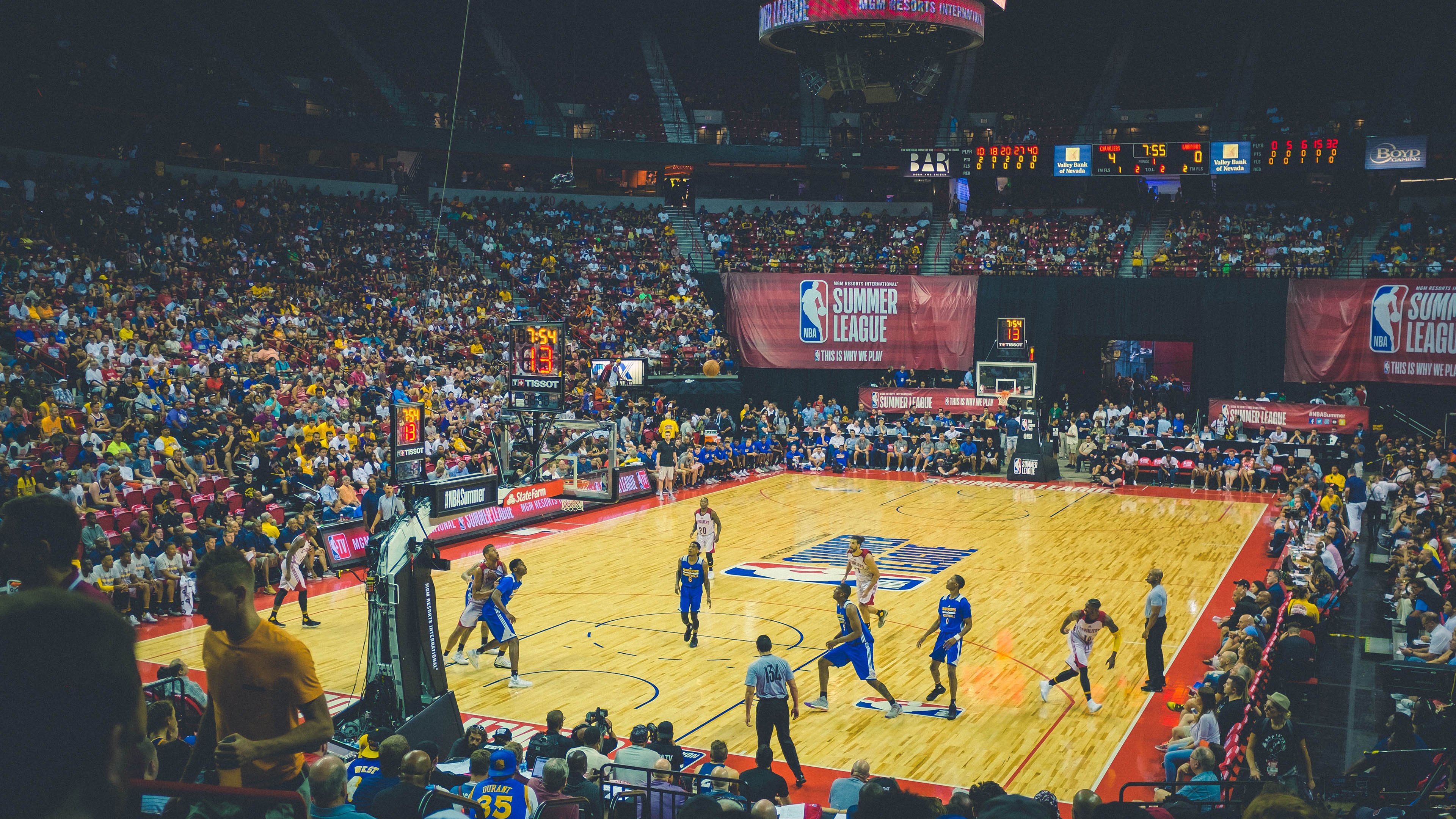 乐鱼体育网页登录-球员家庭生活：职业背后的人情人味，球员家长